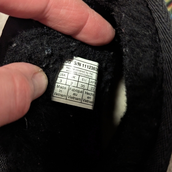 UGG Classic II Graphic Stitch Black Rainbow Girls sz 3 - Picture 6 of 7